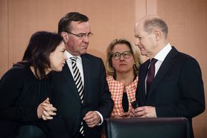 (L-R) Bundesaußenministerin Annalena Baerbock, Bundesverteidigungsminister Boris Pistorius, Bundesministerin für wirtschaftliche Zusammenarbeit und Entwicklung Svenja Schulze und Bundeskanzler Olaf Scholz im Kanzleramt in Berlin, Deutschland, März 2023.