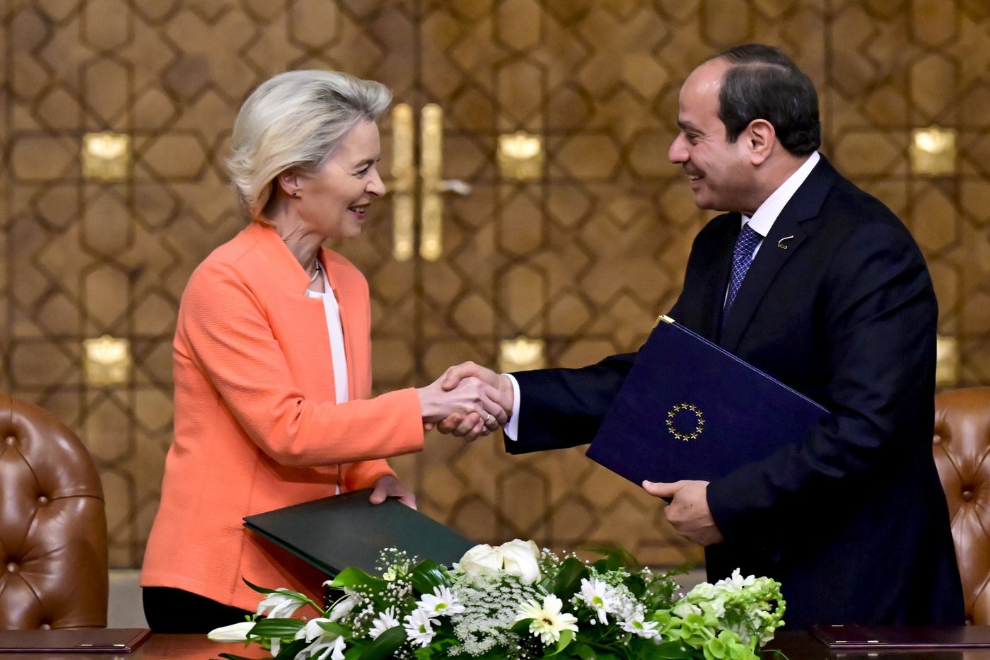 European Commission President Ursula Von der Leyen (left) and Egyptian President Abdel Fattah el-Sisi (right)