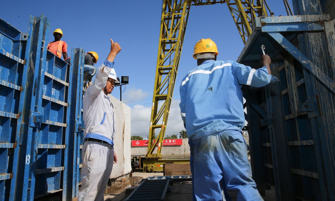 Chinese and Kenyan workers at Lamu Port Project construction site in 2017.