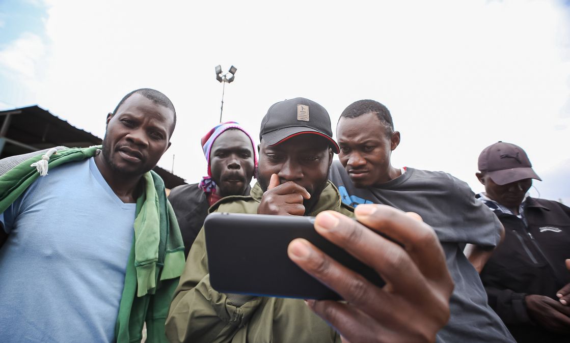 August 15, 2022, Nairobi: Kenyans follow proceeding as election results are announced. 