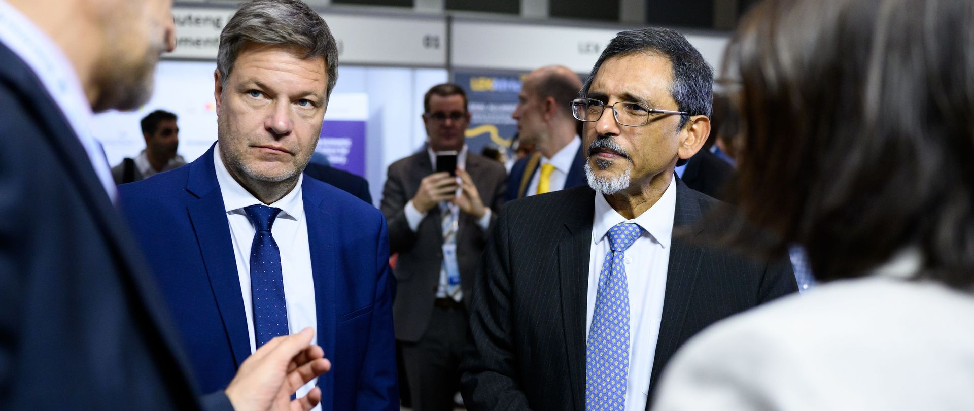 On the sidelines of the German-African Business Summit, Ebrahim Patel, South African Minister of Trade and Industry, and Robert Habeck, Federal Minister for Economic Affairs and Climate Action, meet with conference participants.