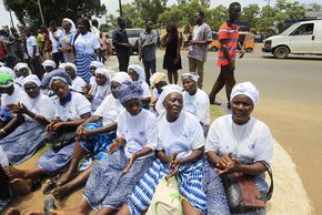 Liberia Women in Peace Building Network (WIPNET) pray for Peace on a roadside outside Parliament at the Capitol Building offices in Monrovia, Liberia, 11 August 2016. 