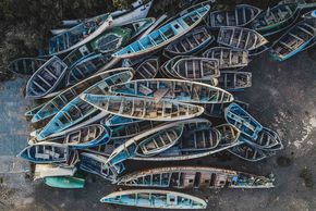 Die verlassenen Boote im Hafen von Arinaga auf Cran Canaria geben Zeugnis von den zahlreichen Versuchen der Menschen, das europäische Festland zu erreichen. 