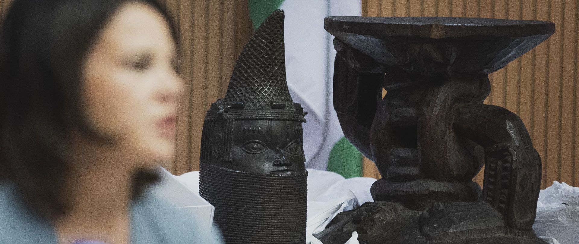 Im Dezember 2022 gibt die Bundesrepublik im Ramen der Restitution zahlreiche Benin-Bronzen zurück.