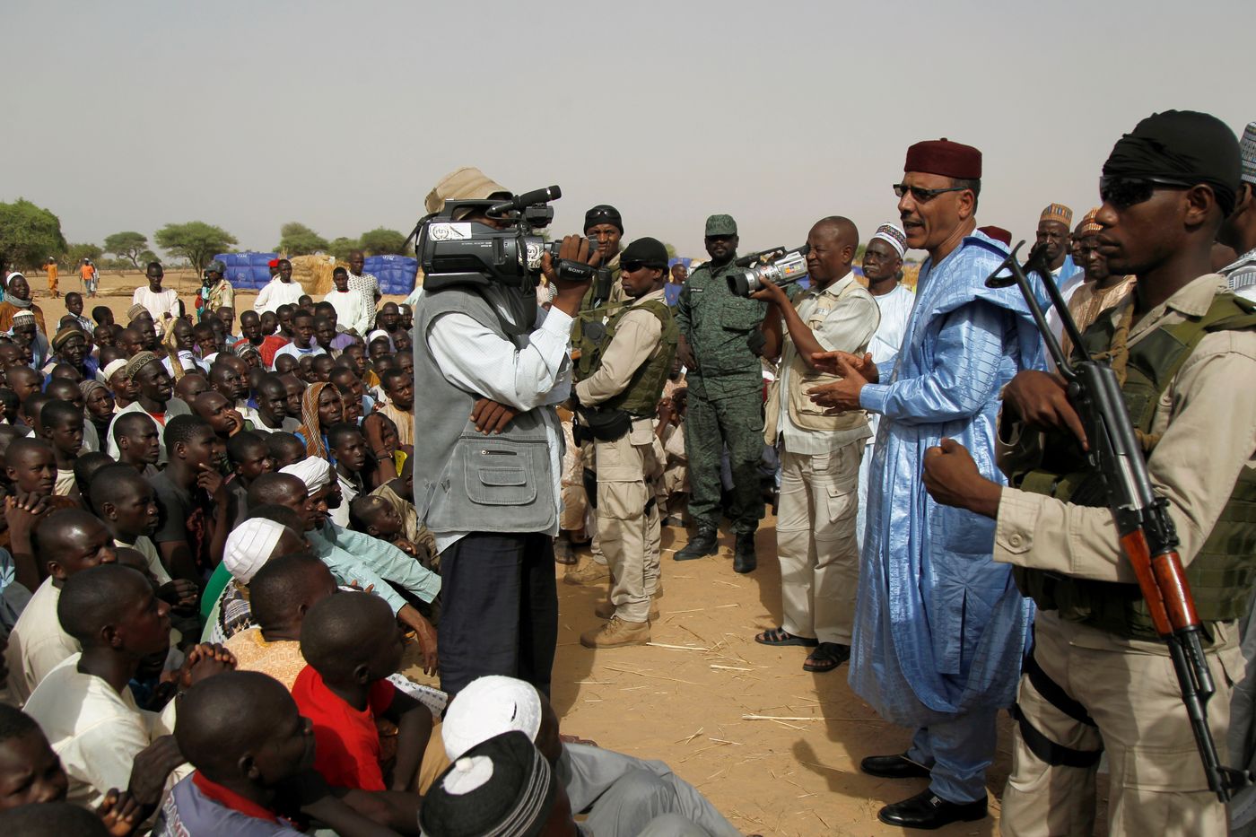 Bazoum speaks to displaced persons, Diffa