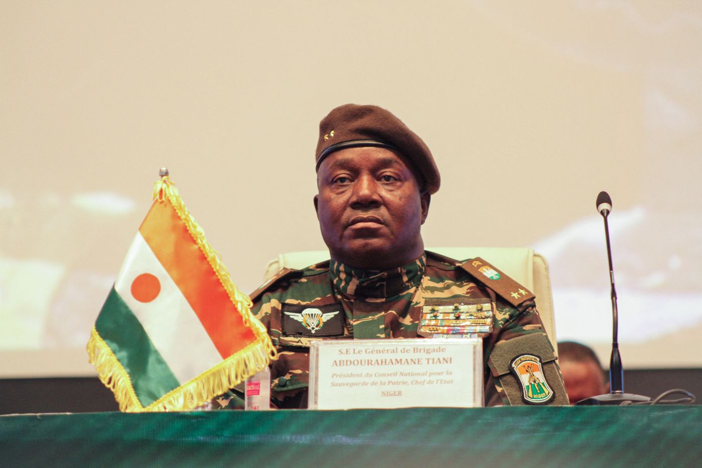 Nigers Junta-Chef General Abdourahamane Tiani beim ersten ordentlichen Gipfeltreffen der Staats- und Regierungschefs der Allianz der Sahel-Staaten (AES) in Niamey, Niger, am 6. Juli 2024.